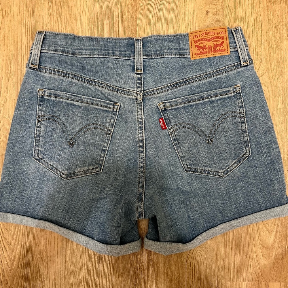 Mid length Levi jean shorts